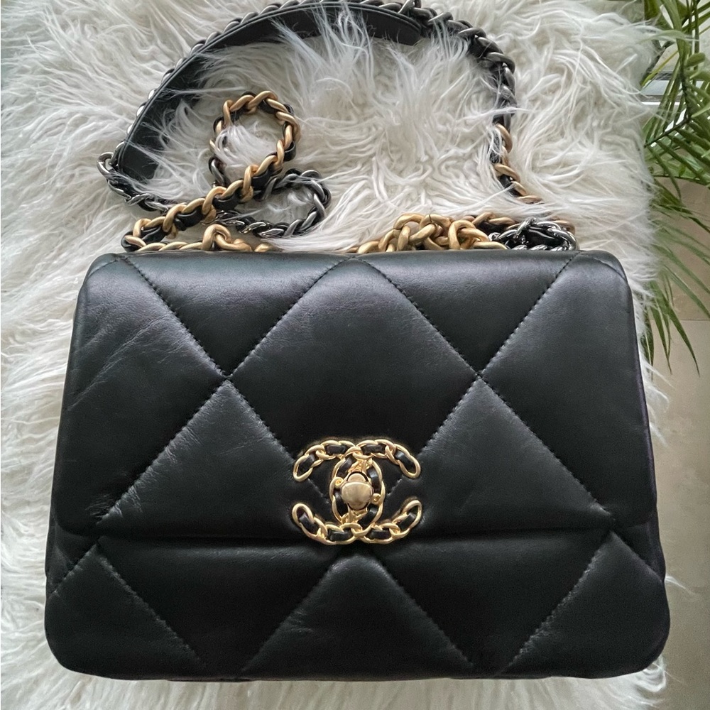Chanel 19